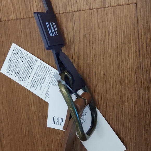 GAP Tan Leather Belt with Metal Buckle - Picture 2 of 7